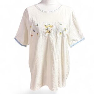 Capacity Embroidered White T-Shirt with Floral Accents